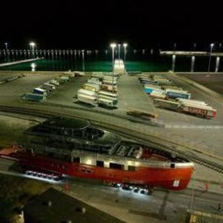 Porti, Adsp Mtcs: trasporto eccezionale per il primo yacht realizzato nel porto di Civitavecchia Porti, Adsp Mtcs: trasporto eccezionale per il primo yacht realizzato nel porto di Civitavecchia