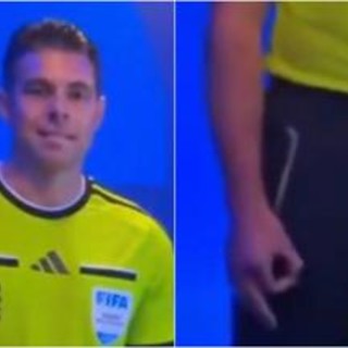 Mondiali, gesto di estrema destra in sala Var? Accuse per un arbitro Mondiali, gesto di estrema destra in sala Var? Accuse per un arbitro