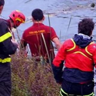 Muore tentando di salvare il nipotino nell'Adda, grave il bimbo Muore tentando di salvare il nipotino nell'Adda, grave il bimbo
