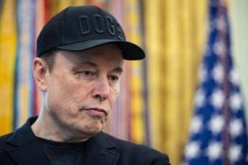 Allarme ricercatori Anthropic su rischio estinzione umana con IA, Musk: "Una montatura"
