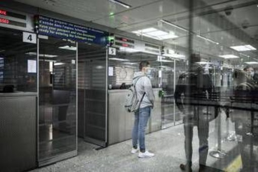 Hantavirus, ministero Salute: attivati protocolli di sorveglianza su 4 passeggeri del volo Klm passati per Roma Hantavirus, ministero Salute: attivati protocolli di sorveglianza su 4 passeggeri del volo Klm passati per Roma 