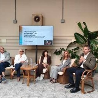 Leucemia mieloide cronica, l'indagine: "solo 1 paziente su 3 è a proprio agio nel porre domande all’ematologo"
