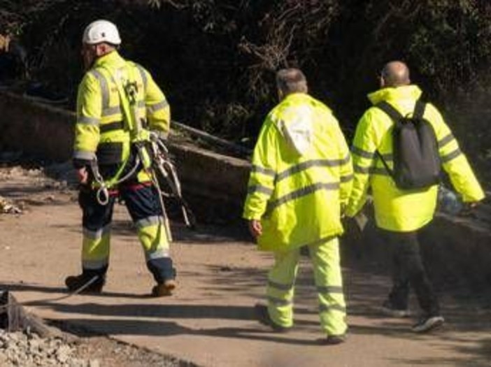Spagna, treno contro gru: nuovo incidente ferroviario