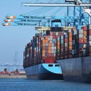 Dazi Usa, fonti Ue: "Molto presto tariffe al 15% su export auto e farmaci" Dazi Usa, fonti Ue: "Molto presto tariffe al 15% su export auto e farmaci"