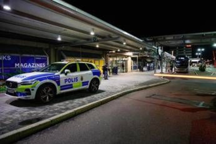 Droni avvistati all'aeroporto svedese di Goteborg: "Traffico sospeso e voli deviati verso altri scali" Droni avvistati all'aeroporto svedese di Goteborg: "Traffico sospeso e voli deviati verso altri scali"