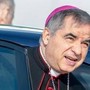 Conclave, il cardinale Becciu verso il passo indietro