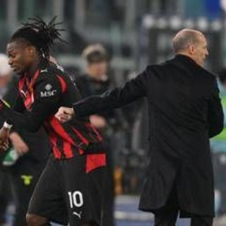 Allegri lo sostituisce, Leao 'rifiuta' l'abbraccio: cos'è successo in Lazio-Milan Allegri lo sostituisce, Leao 'rifiuta' l'abbraccio: cos'è successo in Lazio-Milan