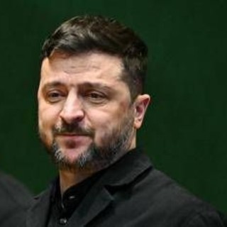 Ucraina, due morti per raid russi: Zelensky a Londra vede Macron, Merz e Starmer