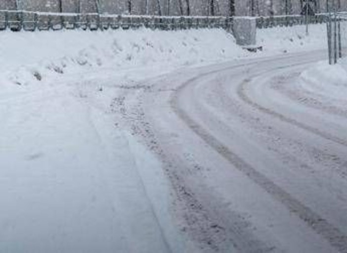 Belluno, non ha biglietto bus: 11enne costretto a farsi 6 chilometri a piedi sotto la neve Belluno, non ha biglietto bus: 11enne costretto a farsi 6 chilometri a piedi sotto la neve