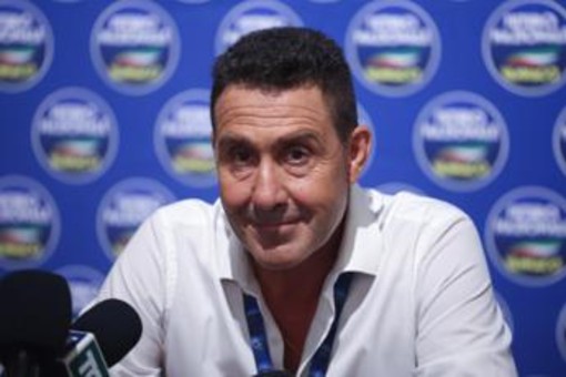 Vannacci: "Io speranza degli italiani che vogliono cambiamento, non voglio far implodere centrodestra" Vannacci: "Io speranza degli italiani che vogliono cambiamento, non voglio far implodere centrodestra"