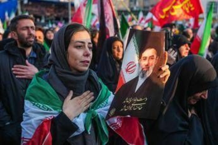 Iran, Mojtaba Khamenei rompe il silenzio: "Voglio vendetta contro Usa, lo stretto di Hormuz resterà chiuso"