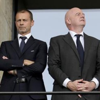 Uefa compatta: "Le 55 federazioni boicottano le competizioni Fifa finchè non ci sarà un passo indietro" Uefa compatta: "Le 55 federazioni boicottano le competizioni Fifa finchè non ci sarà un passo indietro"