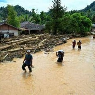 Asia, sud-est in ginocchio per alluvioni: 1.300 vittime ed emergenza cibo Asia, sud-est in ginocchio per alluvioni: 1.300 vittime ed emergenza cibo