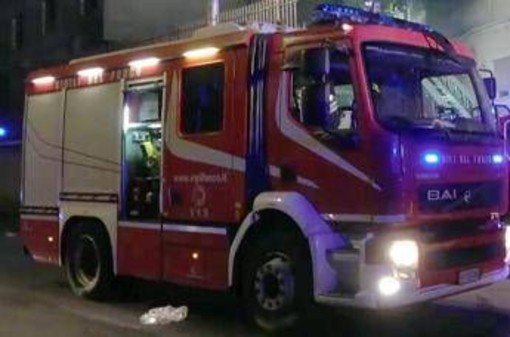 Incendi Sicilia, nella notte in fiamme la Riserva dello Zingaro: 50 case evacuate Incendi Sicilia, nella notte in fiamme la Riserva dello Zingaro: 50 case evacuate