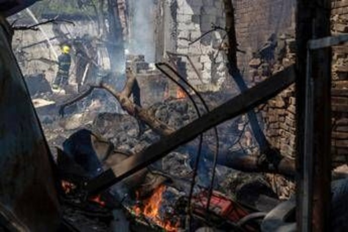 Ancora massicci raid russi sull'Ucraina, esplosioni da Kiev a Leopoli Ancora massicci raid russi sull'Ucraina, esplosioni da Kiev a Leopoli