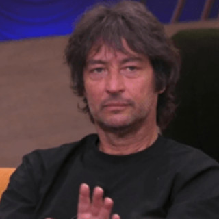 Simone Annicchiarico squalificato dal Grande Fratello Vip: la comunicazione