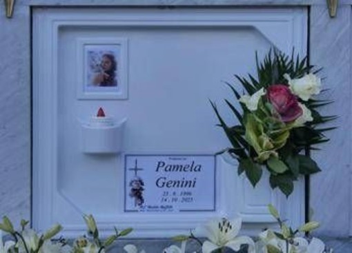 Corpo di Pamela Genini profanato e decapitato, la mamma: "Non posso andare avanti senza seppellirla"