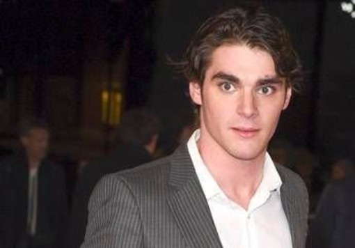 RJ Mitte, il toccante post di Bryan Cranston per la morte del figlio in 'Breaking Bad' RJ Mitte, il toccante post di Bryan Cranston per la morte del figlio in 'Breaking Bad'