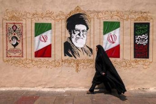 Sanzioni e blocco navale Usa, le misure dell'Iran: Teheran verso un'economia di sopravvivenza Sanzioni e blocco navale Usa, le misure dell'Iran: Teheran verso un'economia di sopravvivenza