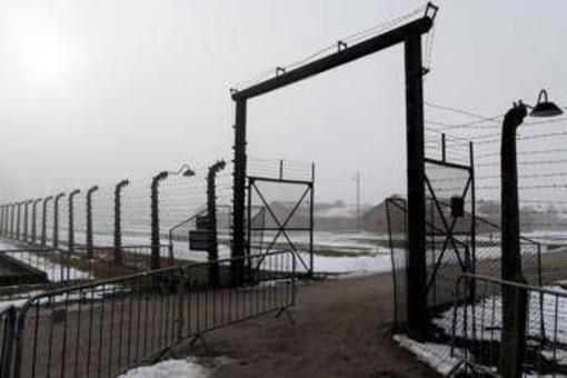 Giorno della Memoria, Meloni: "Pagina buia, condanniamo complicità del regime fascista"