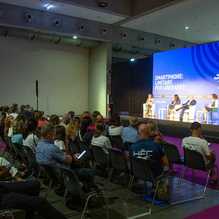 L’uso degli smartphone tra limiti e libertà, dibattito al Meeting di Rimini