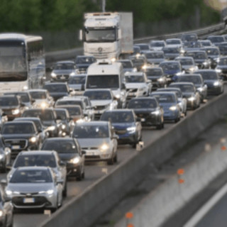 Autostrade, in coda per traffico e cantieri: da oggi scatta il rimborso del pedaggio
