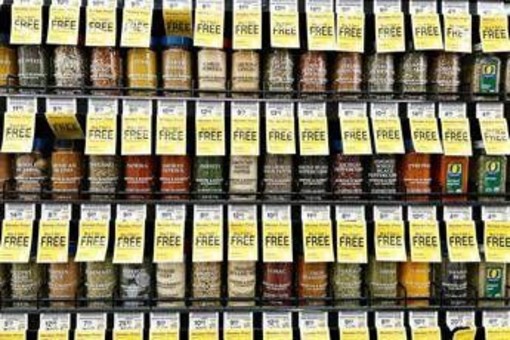 Usa, in vigore da oggi dazi del 10% sull'import