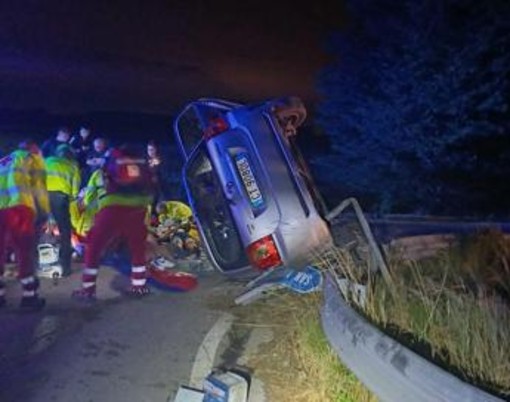 Auto fuori strada nel Mantovano, morto 38enne: gravi i figli di 5 e 10 anni Auto fuori strada nel Mantovano, morto 38enne: gravi i figli di 5 e 10 anni
