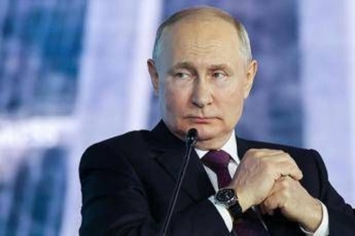 Putin, compleanno di guerra: "Russia avanti tutta, Ucraina spalle al muro"