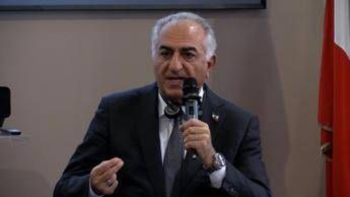 Iran, Pahlavi: "Basta negoziare con i terroristi, paese libero porterà opportunità economiche" Iran, Pahlavi: "Basta negoziare con i terroristi, paese libero porterà opportunità economiche"