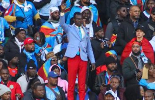 Mondiali, torna 'Lumumba': chi è il 'tifoso-statua' della Repubblica Democratica del Congo Mondiali, torna 'Lumumba': chi è il 'tifoso-statua' della Repubblica Democratica del Congo
