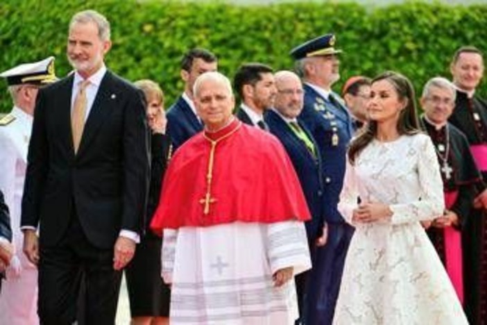 Papa arrivato a Madrid: "Preoccupato per l'Ucraina, va promosso il negoziato" Papa arrivato a Madrid: "Preoccupato per l'Ucraina, va promosso il negoziato"