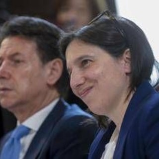 "Opposizione frammentata riuscirà a unirsi contro Meloni?", lo scenario politico italiano visto dal Financial Times "Opposizione frammentata riuscirà a unirsi contro Meloni?", lo scenario politico italiano visto dal Financial Times