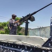 Attacco Houthi in Arabia Saudita, 13 civili feriti. Pentagono smentisce Trump su carenza munizioni