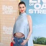 Anne Hathaway mostra il pancione, è polemica. L'esperto: "La gravidanza non è una malattia" Anne Hathaway mostra il pancione, è polemica. L'esperto: "La gravidanza non è una malattia"