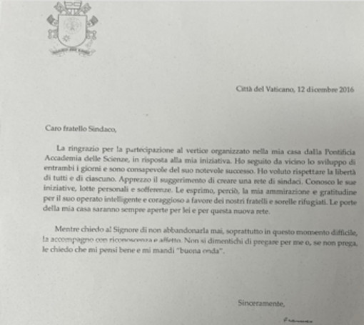 Papa Francesco, la lettera a Mimmo Lucano: &quot;Ammiro la sua azione coraggiosa&quot;