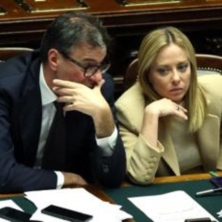 Caro carburanti, vertice Meloni-Giorgetti: ipotesi accise mobili