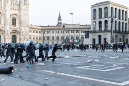 Guerriglia a Milano, oggi il Consiglio dei Ministri: atteso decreto con misure per fermare le violenze Guerriglia a Milano, oggi il Consiglio dei Ministri: atteso decreto con misure per fermare le violenze