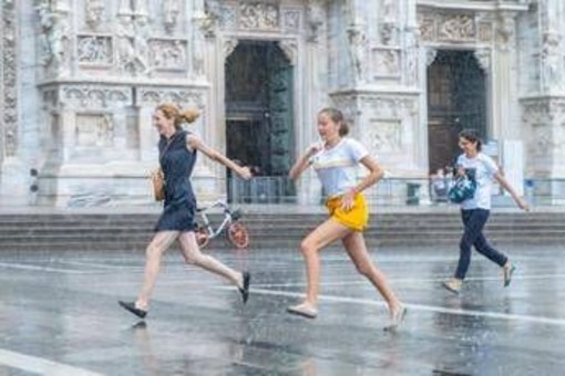 Meteo, quando finisce il caldo record 2026: temperature giù di 8 gradi e temporali in arrivo Meteo, quando finisce il caldo record 2026: temperature giù di 8 gradi e temporali in arrivo