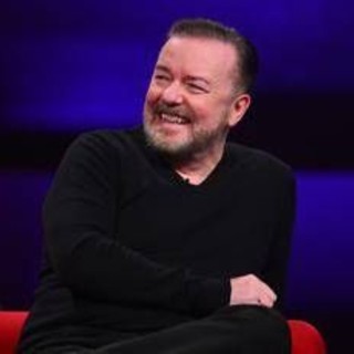 Grammy 2026, "ancora non ascoltano": Ricky Gervais riposta un suo discorso dopo gli attacchi all'Ice