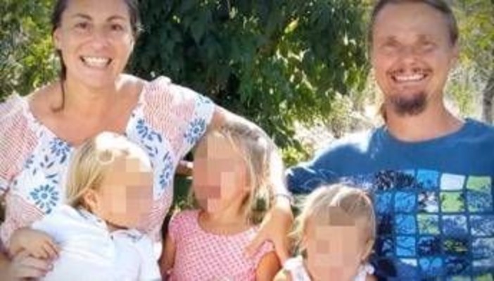 Famiglia nel bosco, Pillon: "I bambini passeranno il weekend da soli con i genitori" Famiglia nel bosco, Pillon: "I bambini passeranno il weekend da soli con i genitori"