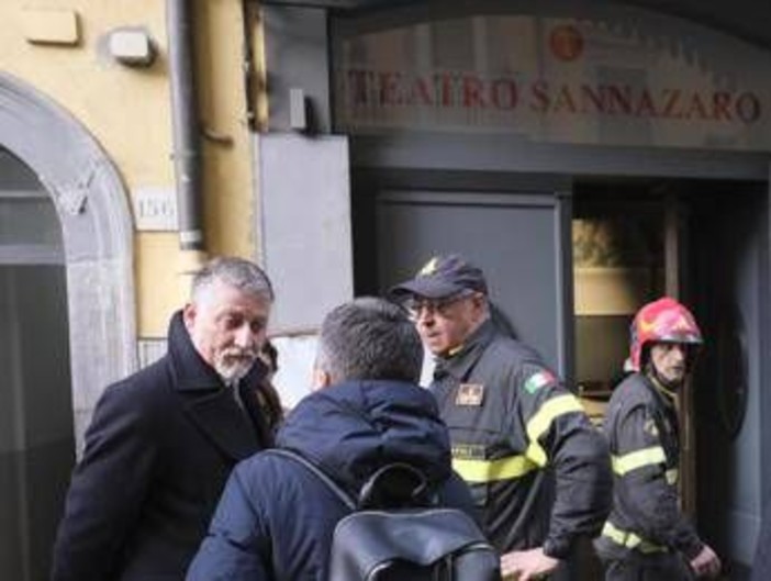 Teatro Sannazaro distrutto, Giuli: "Lo compra lo Stato"