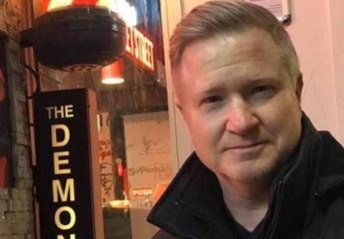 Kevin Bleyer, lo sceneggiatore di 'The Daily Show' morto a 54 anni in un incidente stradale