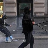 Corteo a Milano, il 'kit del manifestante' sui social: chat criptate e consigli anti-lacrimogeni
