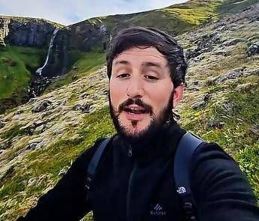 Ragazzo spagnolo si trasferisce in Islanda: "Qui lavoro due giorni a settimana con turni da 12 ore" Ragazzo spagnolo si trasferisce in Islanda: "Qui lavoro due giorni a settimana con turni da 12 ore"