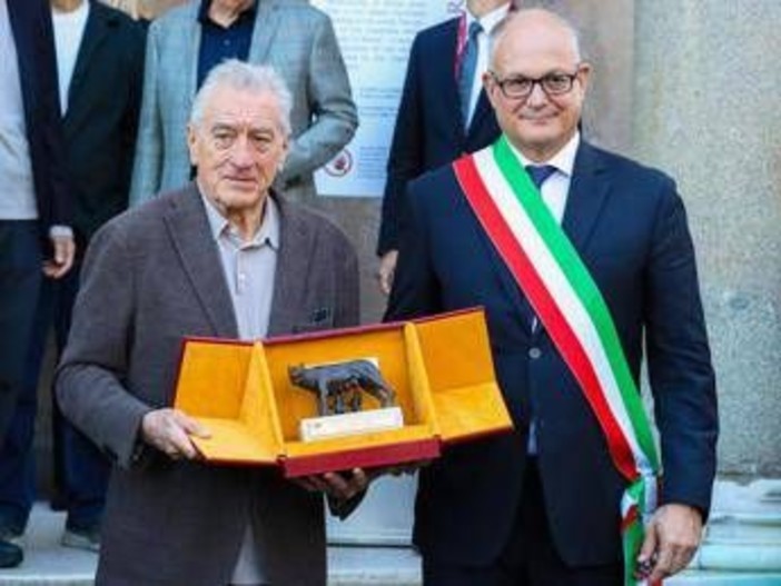 Robert De Niro premiato con la Lupa Capitolina a Roma: "Le mie radici rendono il premio più speciale"