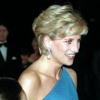 Funerali Diana, la rivelazione di Charles Spencer: una telefonata fece cambiare canzone a Elton John Funerali Diana, la rivelazione di Charles Spencer: una telefonata fece cambiare canzone a Elton John