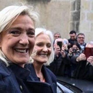 Francia, avanza l’estrema destra: il partito di Marine Le Pen verso miglior risultato di sempre al primo turno Francia, avanza l’estrema destra: il partito di Marine Le Pen verso miglior risultato di sempre al primo turno