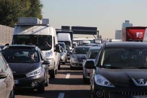 Incidente sulla Pontina, 3 feriti: traffico in tilt in direzione Roma