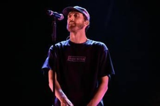 Sanremo 2026, Mecna chi è: la cover con Mara Sattei